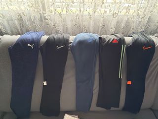 Lote de 11 pantalones y 9 sudaderas o chaquetas