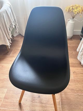 Silla Diseño Negra y Madera