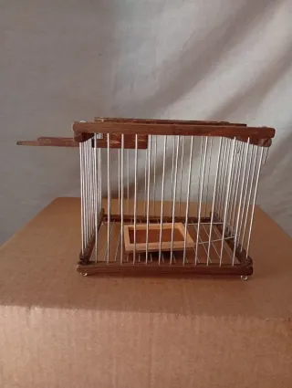 Jaula de madera y metal