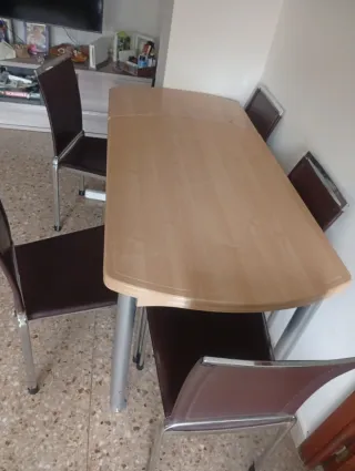 Mesa extensible y 6 sillas