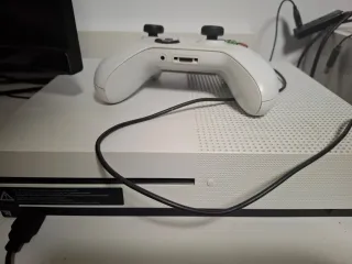 Xbox One S 1TB Assassin's Creed Origins+Odyssey+Va