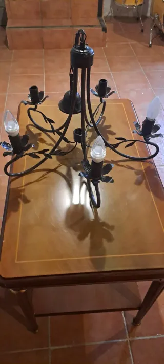 Lámpara de hierro forjado negra