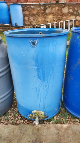 Bidones azules de plástico 200L