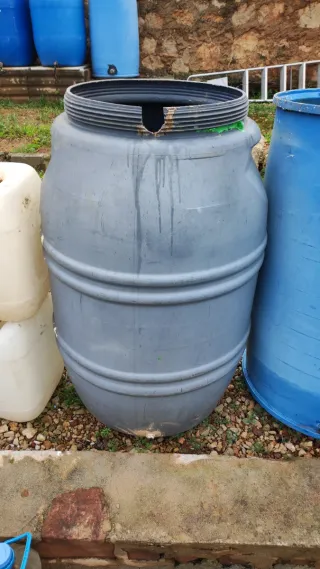 Bidones azules de plástico 200L