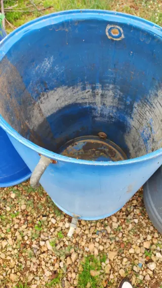 Bidones azules de plástico 200L