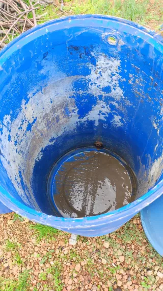 Bidones azules de plástico 200L