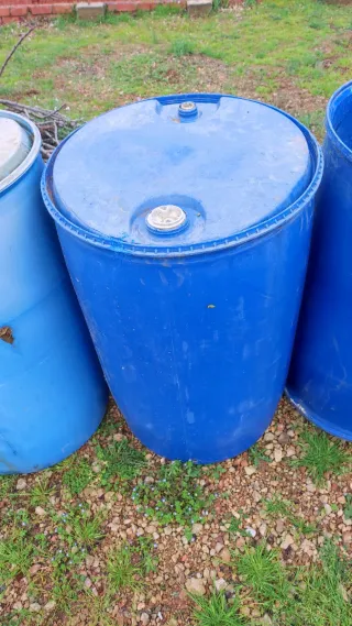 Bidones azules de plástico 200L