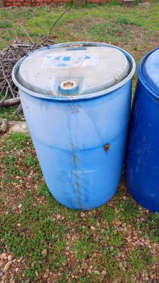 Bidones azules de plástico 200L