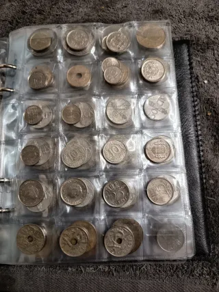 Monedas del mundo vendo solo repetidas .