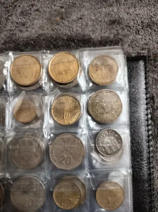 Monedas del mundo vendo solo repetidas .