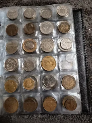 Monedas del mundo vendo solo repetidas .