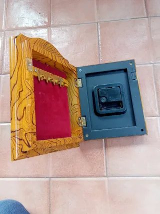 Reloj de pared madera y cristal