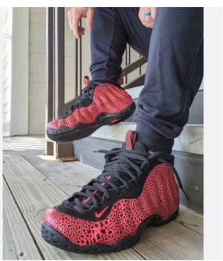 Nike Air Foamposite One Talla 41 Cracked Lava