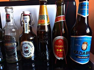 Varie birre del mondo per collezionismo