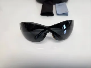 Gafas de sol Prada negras y grises