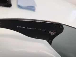 Gafas de sol Prada negras y grises