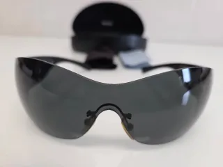 Gafas de sol Prada negras y grises