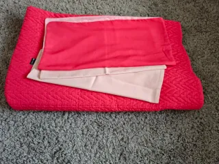 Colcha bouti reversible rosa y fucsia +3 cojines