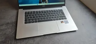 Huawei Matebook ryzen 5