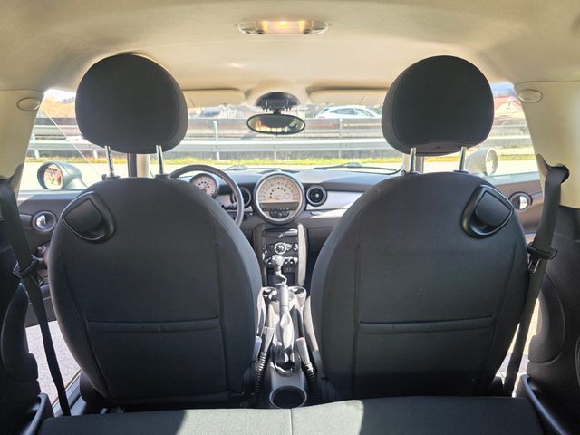 MINI COOPER ONE D  2011