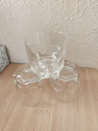 Vasos de whisky de cristal.  12