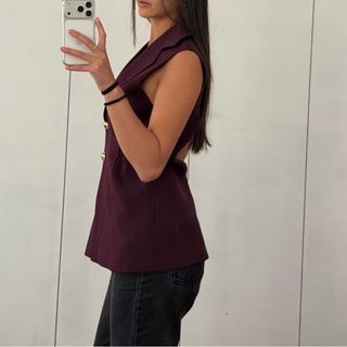 Chaleco color berenjena