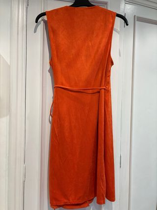 Vestido naranja cruzado