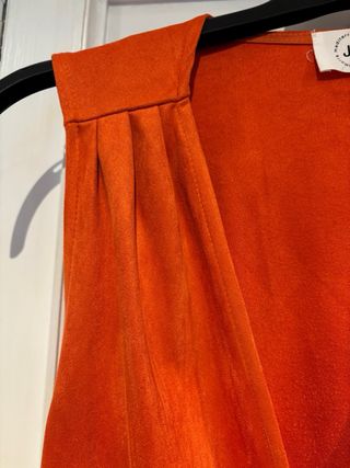 Vestido naranja cruzado