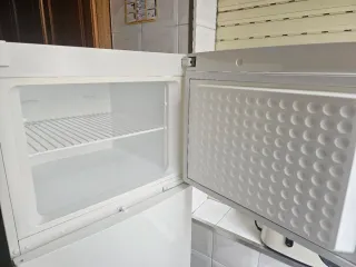 Nevera blanca funciona al 100 Le falta un estante