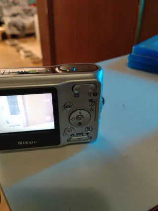 Cámara Digital Nikon COOLPIX L4 4.0 MP