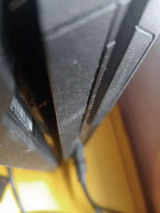 PlayStation 4 Pro + 3 mandos