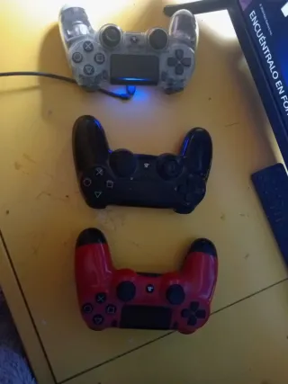 PlayStation 4 Pro + 3 mandos