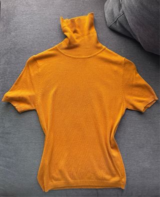 Jersey Mango cuello alto manga corta mostaza