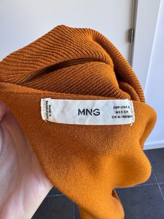 Jersey Mango cuello alto manga corta mostaza