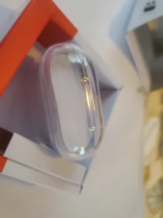 Funda AirPods 4 Tech 21 Transparente