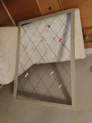 Marco de madera con cuerdas