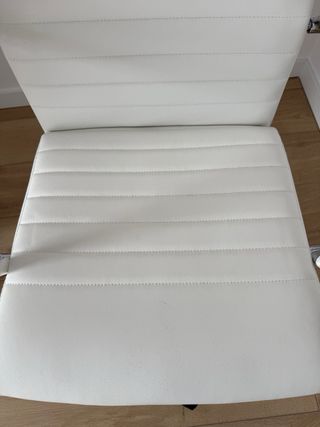 Silla de oficina ergonómica blanca nueva