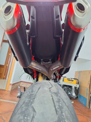 Ducati Hypermotard 698 RVE Pack Performance