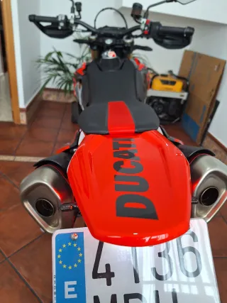 Ducati Hypermotard 698 RVE Pack Performance