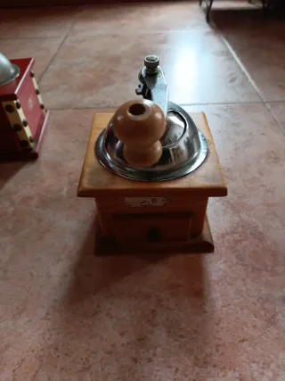 Molinillo de café antiguo madera y metal 20€unidad