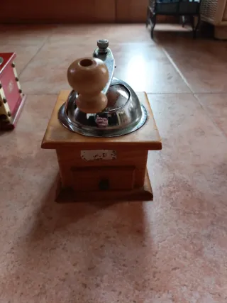 Molinillo de café antiguo madera y metal 20€unidad