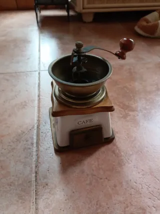 Molinillo de café antiguo madera y metal 20€unidad