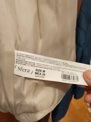 Chaleco acolchado con capucha y cinturón