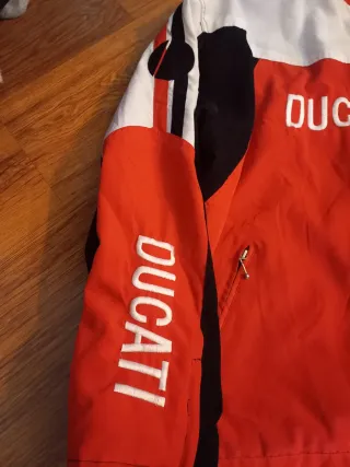 Chaqueta Cortavientos Ducati Roja y Negra