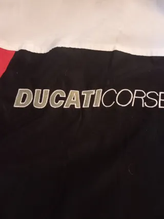 Chaqueta Cortavientos Ducati Roja y Negra