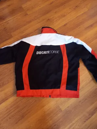 Chaqueta Cortavientos Ducati Roja y Negra