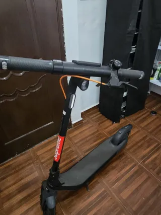 Patinete eléctrico negro