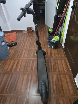 Patinete eléctrico negro