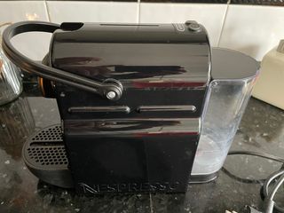 Cafetera Nespresso DeLonghi poco uso