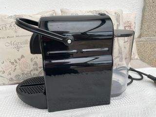 Cafetera Nespresso DeLonghi poco uso